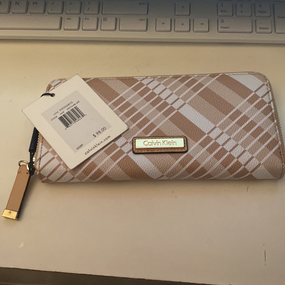 Calvin Klein Wallets - Picture 6 of 8